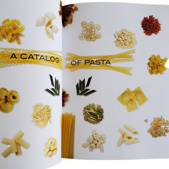 The Golden Book of Pasta Cookbook Recipe Hardcover Full Color Pictures Gold Edge - Picture 2 of 10
